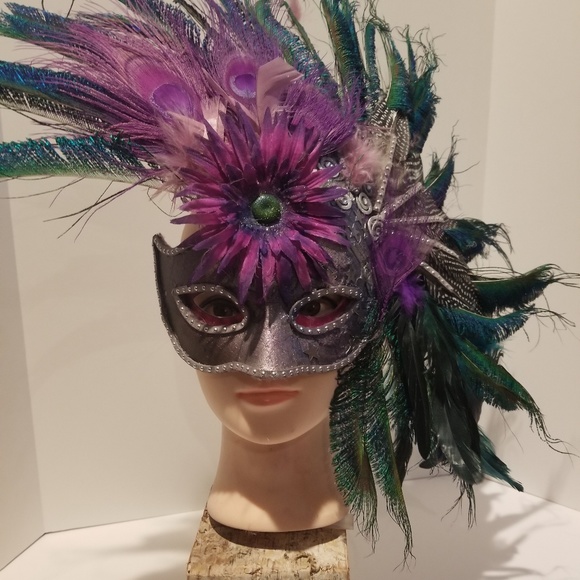 904 Mardi Gras Mask - Picture 1 of 2